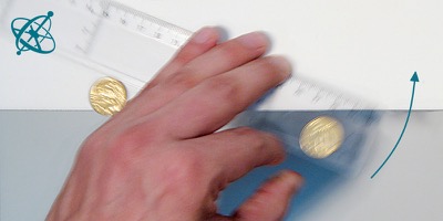 Ciensación experimento manos en la masa: La caída de dos monedas ( física, mecánica, caída libre, trayectoria, aceleración, gravedad)